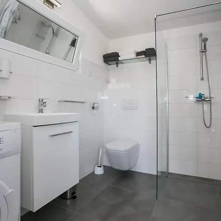House With Pool בית נופש *